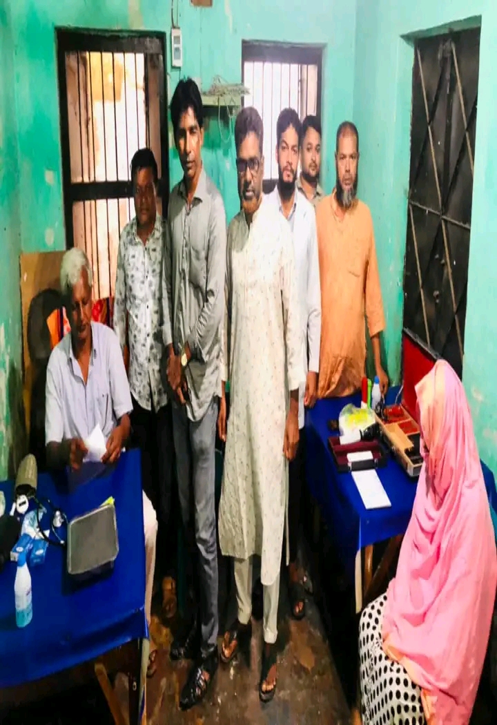 হিলিতে বিনামূল্যে চক্ষু শিবির অনুষ্ঠিত 