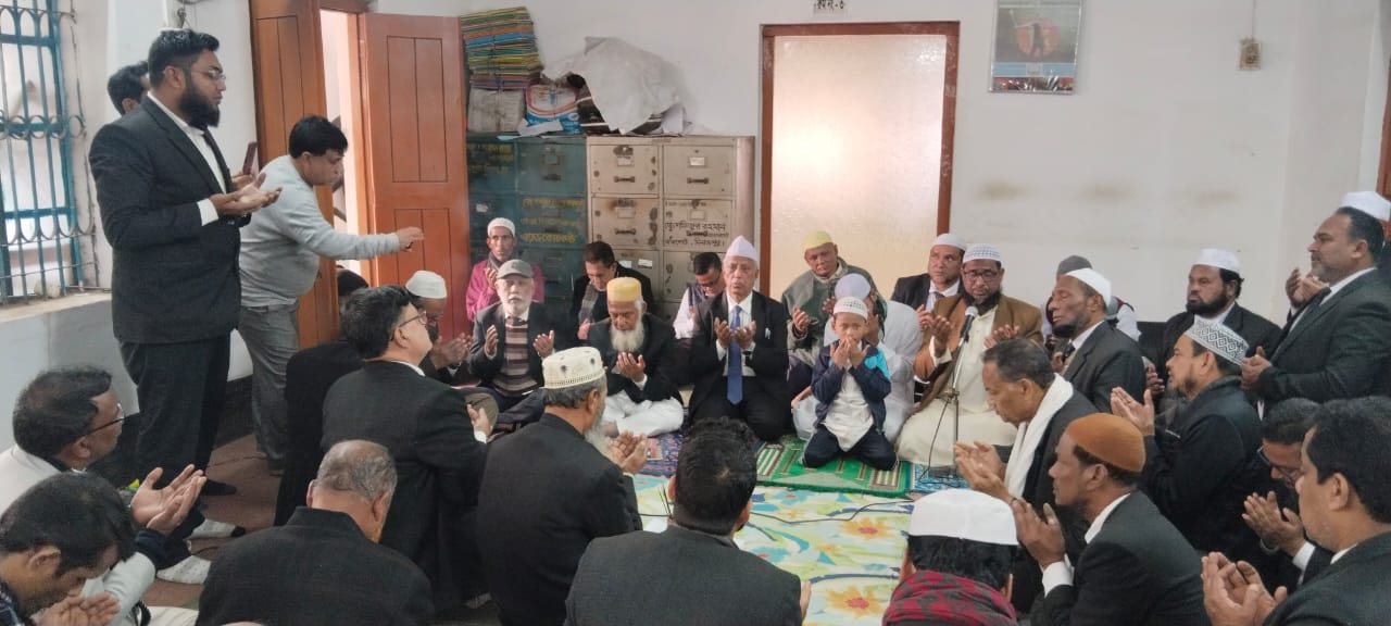 দিনাজপুর জেলা আইনজীবী সমিতির উদ্যোগে বেগম খালেদা জিয়ার রুহের মাগফিরাত কামনায় দোয়া মাহফিল